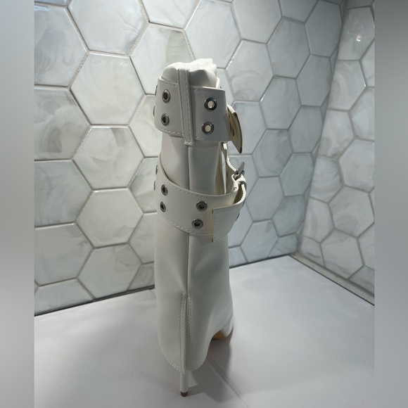 Wlid Diva Lounge White Stiletto Buckle Boot Size 7.5 M Zaily Boot High Heel - Picture 3 of 12